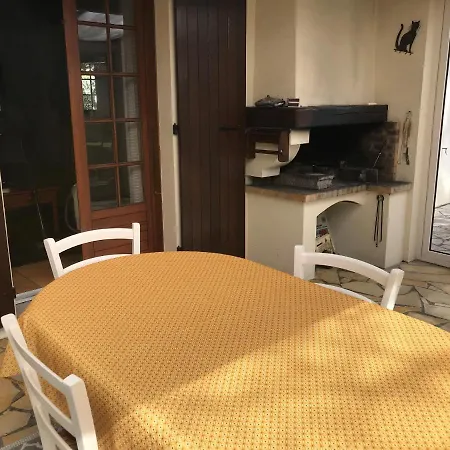 La Hulotte, Entre Et Foret -- Draps Et Serviettes Non Fournis -- Holiday home